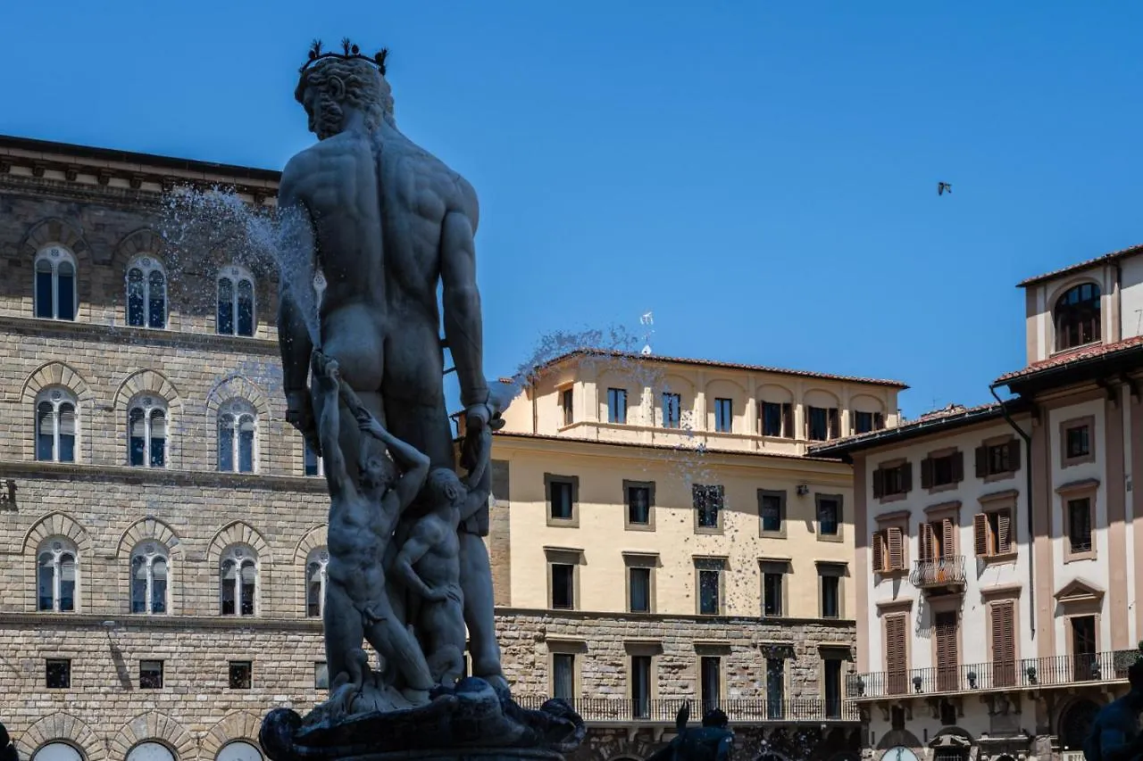 Apartments Florence - Palazzo Signoria Luxury Apartments 5 - Nettuno 0*,